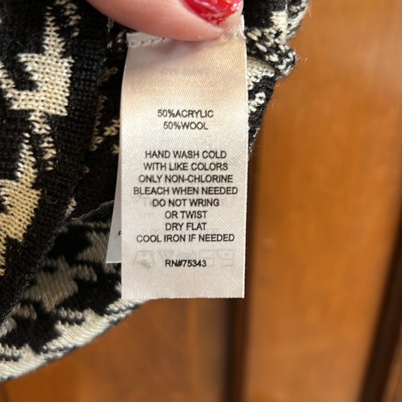 Kenar houndstooth sweater skirt! - Picture 3 of 3